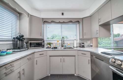 Niagara Falls House | Parkside Estate, Niagara Falls, USA + Free Parking