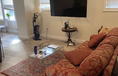 Ashland House | "Parkside Gem: Across from UK/KDMC"