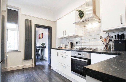 Wallasey Cottage | Parkside House - a house that sleeps 6 guests in 5 bedrooms