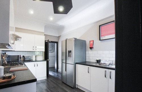 Wallasey Cottage | Parkside House - a house that sleeps 6 guests in 5 bedrooms