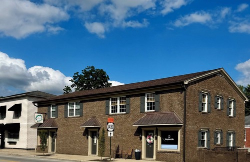 Bardstown Apartment | Parkside On Main. nDowntown Bardstown.n2 KING BEDS. nWALK TO EVERYTHING!