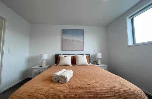 Upper Riccarton House | Parkside Retreat - 3 Beds -Sleeps 6 Near Westfield