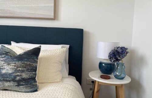 Upper Riccarton House | Parkside Retreat - 3 Beds -Sleeps 6 Near Westfield