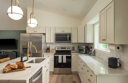 Berkley House | Parkside Retreat - NEW, HotTub, PoolTable & FirePit