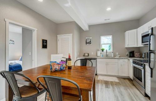 Monument House | Parkside Ridge Cozy Escape w Hot Tub & Views
