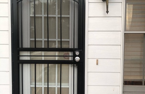 Parkton Apartment | Parkton Place 2-bedroom ApartmentnPrivate entrance & Private Bathroom