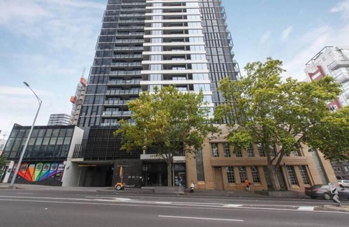 West Melbourne Apartment | Parkview city fringe Apt/Pool/QVM/Free city circle tram