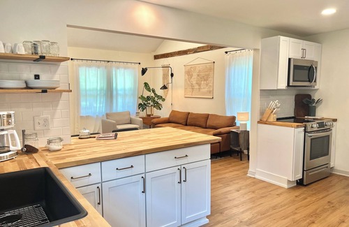 Youngstown Cottage | Parkview Cottage in the Heart of Youngstown - Sleeps 4/Small Dog Friendly