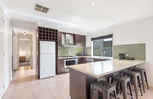 Moama House | Parkview - Echuca Holiday Homes
