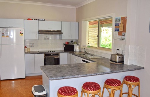 South West Rocks House | Parkview Lodge - walk to the beach