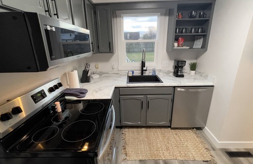 Fort Wayne House | Parkview Prince, Large 3 Bedroom Family Home N FW!