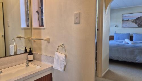 Napier House | Parkview Retreat- 3 Bedrooms and 3 Bathrooms