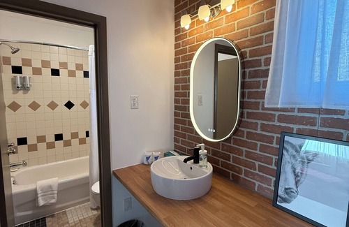 Algoma District Hotel | Parkway Motel