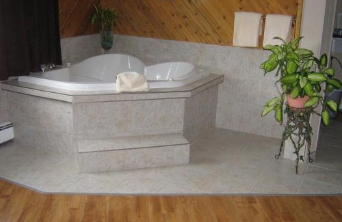 Pincher Creek Hotel | Parkway Motel & European Lodges