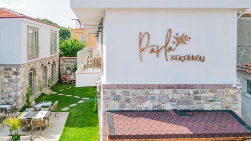 Ayvalik Hotel | PARLA KÜÇÜKKÖY