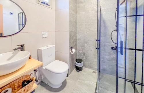 Ayvalik Hotel | PARLA KÜÇÜKKÖY