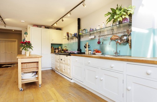 Gospel Oak House | Parliament Hill Townhouse, by Veeve
