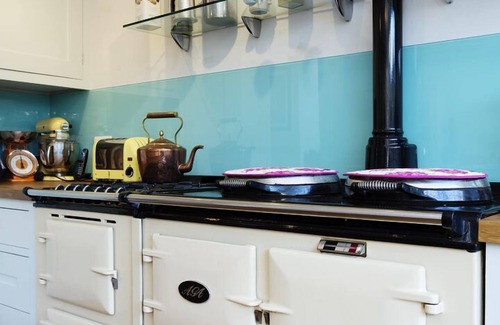 Gospel Oak House | Parliament Hill Townhouse, by Veeve