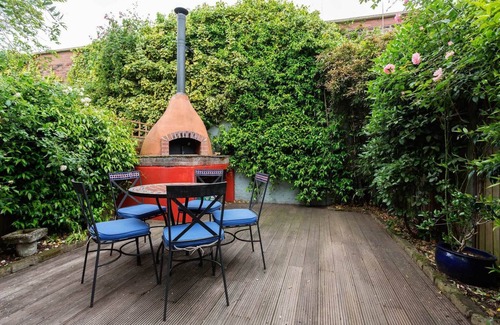 Gospel Oak House | Parliament Hill Townhouse, by Veeve