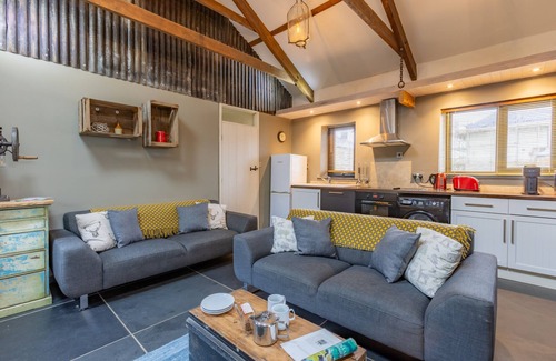 Marhamchurch Apartment | Parlour Barn (Pet Friendly)