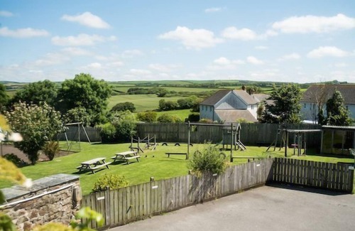 Marhamchurch Apartment | Parlour Barn (Pet Friendly)