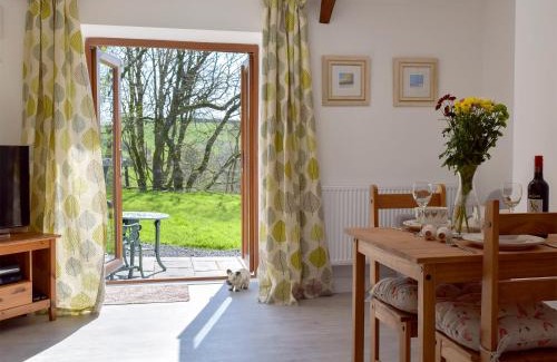 Llanybydder House | Parlwr - Uk11210
