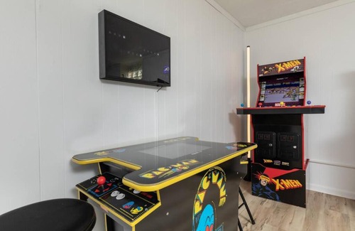 Parma House | Parma Home w/Hot Tub and Arcade room!