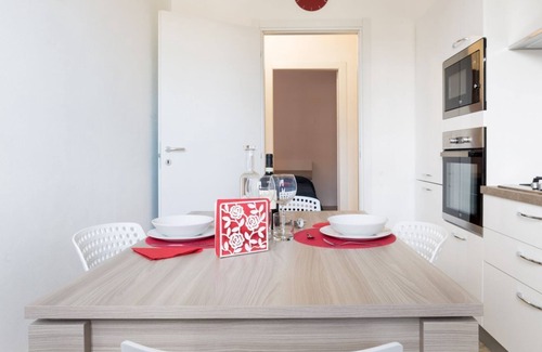 Pablo Apartment | Parma Railway Station Apartment with garage!