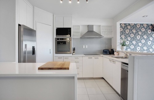 Parnell Apartment | Parnell Vista 2BR Apartment with Seaview