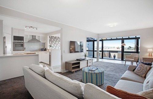 Parnell Apartment | Parnell Vista 2BR Apartment with Seaview