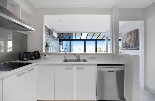 Parnell Apartment | Parnell Vista 2BR Apartment with Seaview