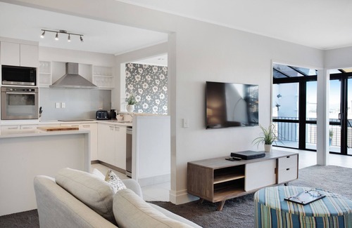 Parnell Apartment | Parnell Vista 2BR Apartment with Seaview