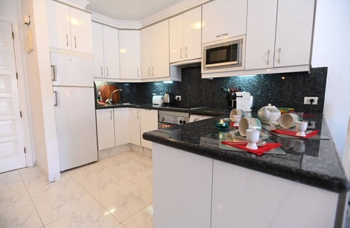 El Madronal Apartment | Parque Santiago 1-2 bed 2 bath-sea front-Pool view. step free access.