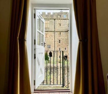 Bedale House | Parr Cottage at Snape Castle Mews