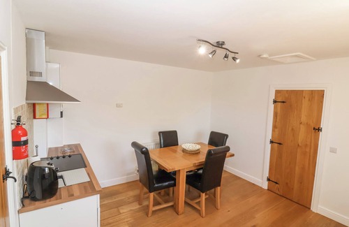 Bedale Cottage | PARR COTTAGE, character holiday cottage, with a garden in Bedale