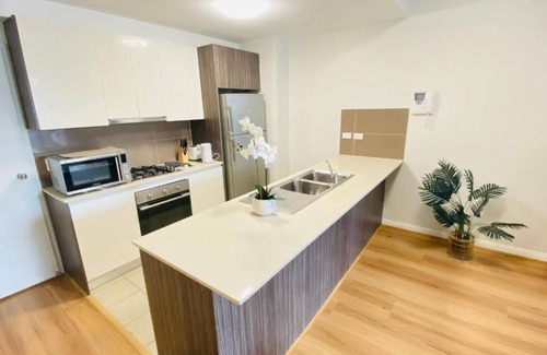 Parramatta Apartment | Parramatta fabulous 3-bedroom near train light rail & shop center