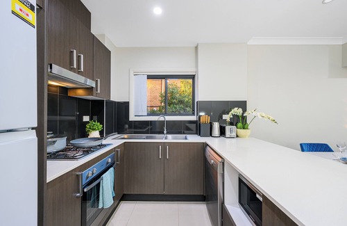 Westmead Apartment | Parramatta New 2Bedroom apt close to Train/Shoping