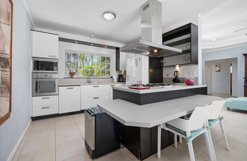 Eagle Beach Villa | Parrot Villa - Stunning vacation home near Eagle Beach