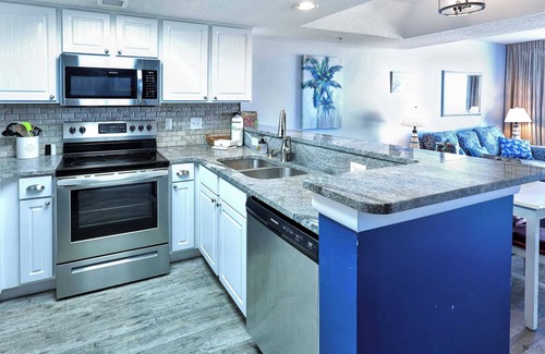 Myrtle Beach Condo | Parrot-ise by StayMareni - Oceanfront Suite