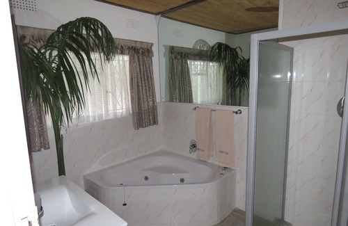 Bulawayo Cabin | Parrot Lodge