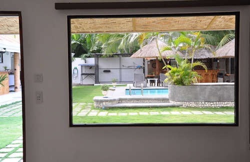 Basdiot Cottage | Parrot Resort Deluxe Room 1 - Moalboal