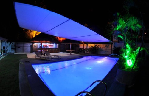 Basdiot Cottage | Parrot Resort Deluxe Room 1 - Moalboal