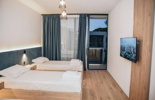 Ishem Villa | Parrot's Home Lalez Bay