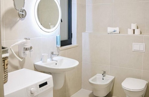 Ishem Villa | Parrot's Home Lalez Bay