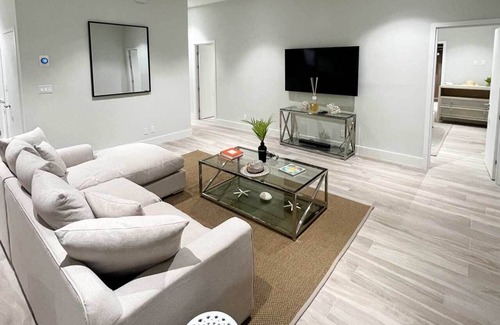 Palm Cay House | Parrot Villa