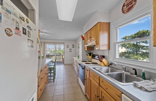 South Nags Head House | Parrothead Inn 4 Bedroom 2 Bath Semi-Oceanfront Home in Nags Head