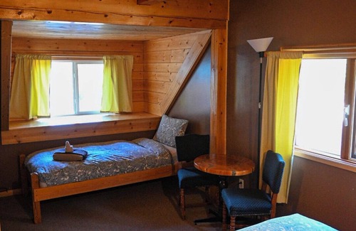 Parson Bed & Breakfast | Parson Lodge #3 - The Owl Room