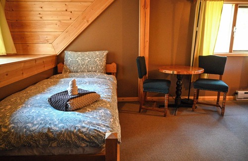 Parson Bed & Breakfast | Parson Lodge #3 - The Owl Room