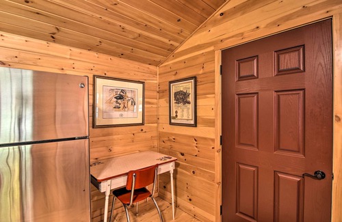 St George Cabin | Parsons Cabin w/Fire Pit & River Access!