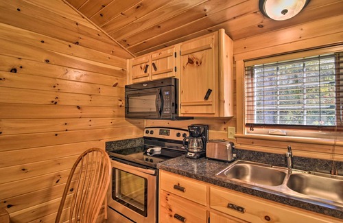 St George Cabin | Parsons Cabin w/Fire Pit & River Access!